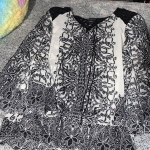 New Directions Black and White Patterned Blouse